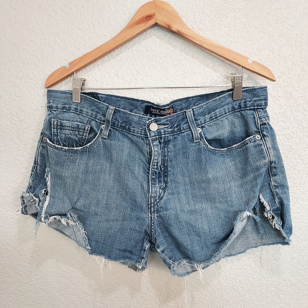 Levi's Super Distressed Cut Off Shorts Size 13 - Picture 1 of 9